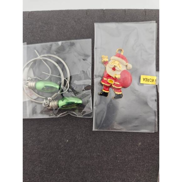 Holiday Jewelry Set Of 4 Santa Pendant & Earrings Christmas Light Dangle Drop - Picture 3 of 4